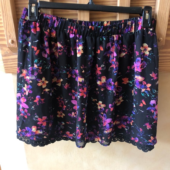 Decree Floral and Crochet Skirt - Picture 4 of 9